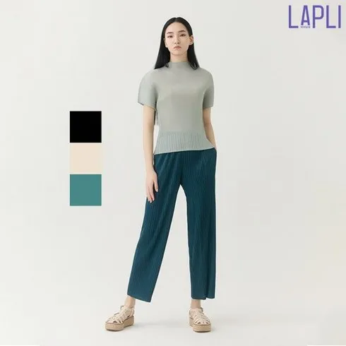 호스트가 소개한게 바로 라플리 24SS 멜로우 플리츠 셋업 품절임박