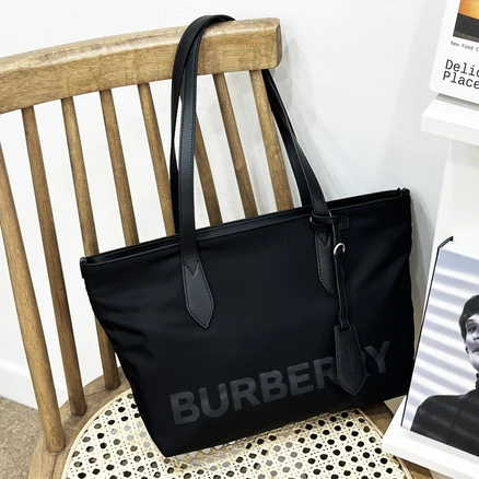 진심이 담긴 버버리가방 잠깐 확인해보세요