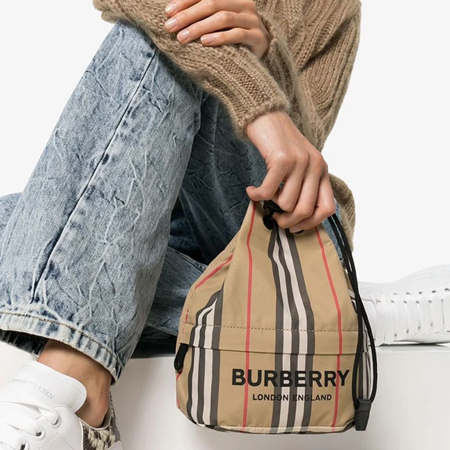 찰떡궁합 버버리버킷백 요약정리