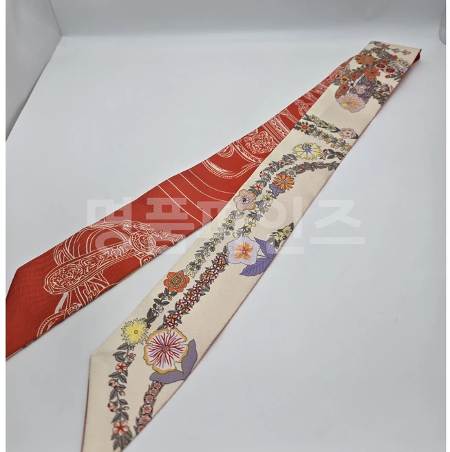 빼박 필수 에르메스스카프 주목하고 계십니다